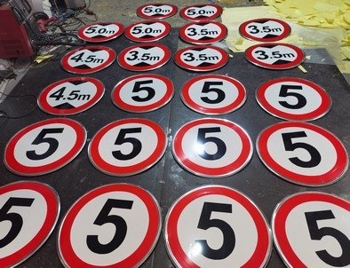 十堰十堰限速交通标牌厂家