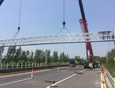 十堰十堰门架标牌施工现场