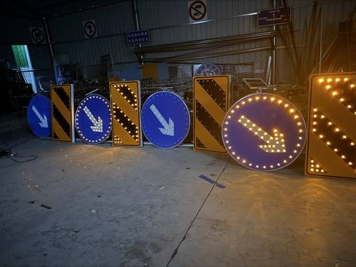 十堰十堰河南太阳能交通标牌 河南自发光交通路标牌厂家